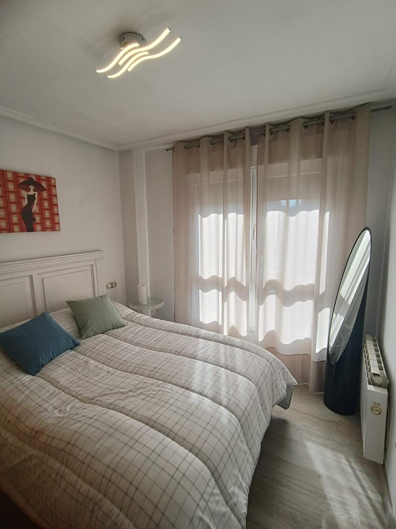 Apartamento Hospital Los Prados Parking Gratuito Oviedo Kültér fotó
